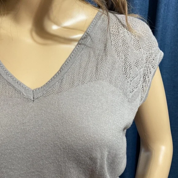 Ann Taylor Grey 100% Cotton lightweight Sweater size M. - Picture 3 of 10